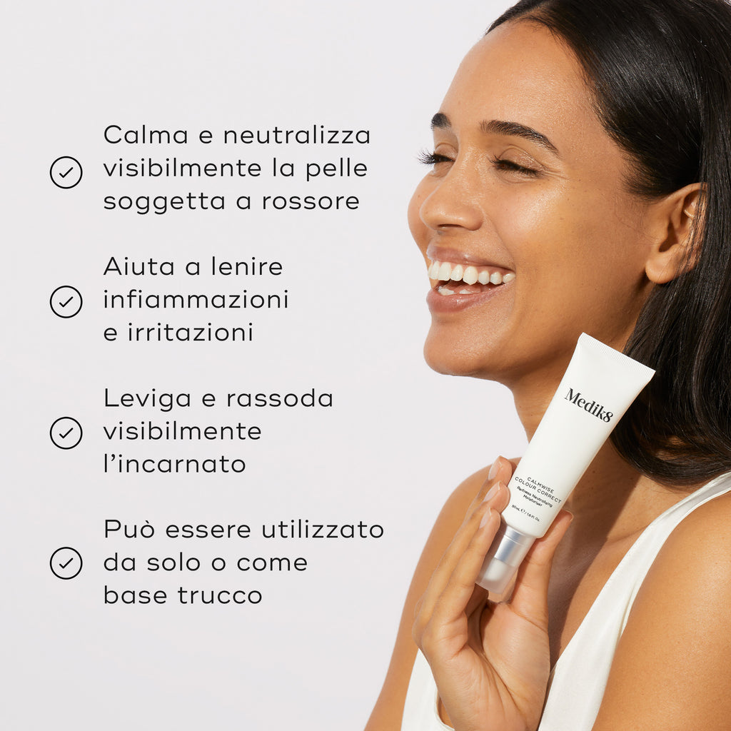 Donna che tiene un tubo di Calmwise Colour Correct. L’immagine elenca quattro benefici con segno di spunta: calma visibilmente e neutralizza la pelle soggetta a rossore, aiuta a lenire infiammazioni e irritazioni, leviga e rassoda visibilmente l’incarnato, può essere utilizzato da solo o sotto il trucco.