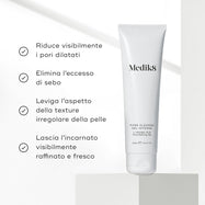 Accanto al tubo di Pore Cleanse Gel Intense appare un elenco di benefici. Il testo indica che riduce visibilmente i pori dilatati, elimina l’eccesso di sebo, leviga la texture della pelle e lascia l’incarnato affinato.