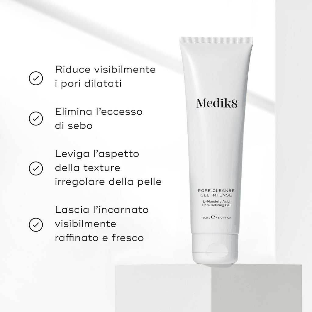 Accanto al tubo di Pore Cleanse Gel Intense appare un elenco di benefici. Il testo indica che riduce visibilmente i pori dilatati, elimina l’eccesso di sebo, leviga la texture della pelle e lascia l’incarnato affinato.