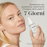 Donna che tiene un flacone di siero Liquid Peptides. Il testo a destra recita Comprovato per aumentare visibilmente il turgore della pelle in 7 giorni*. Una nota a piè di pagina indica che i risultati provengono da uno studio indipendente sui consumatori.