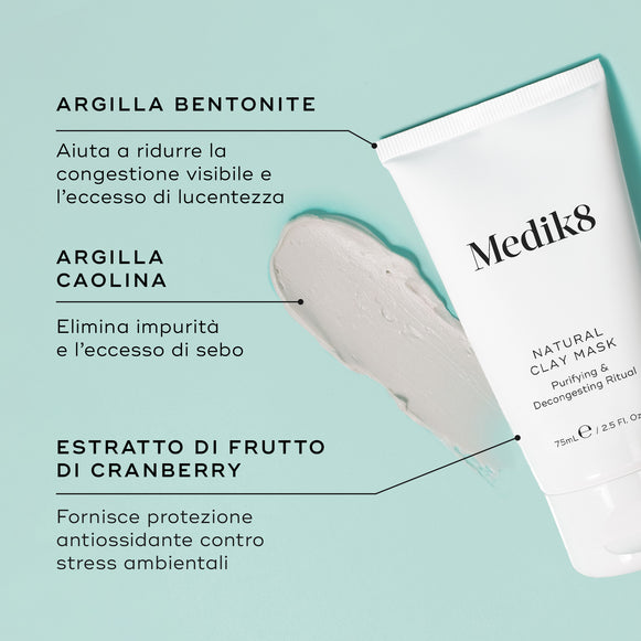 La Medik8 Natural Clay Mask con gli ingredienti chiave elencati su uno sfondo azzurro chiaro.-hover-38