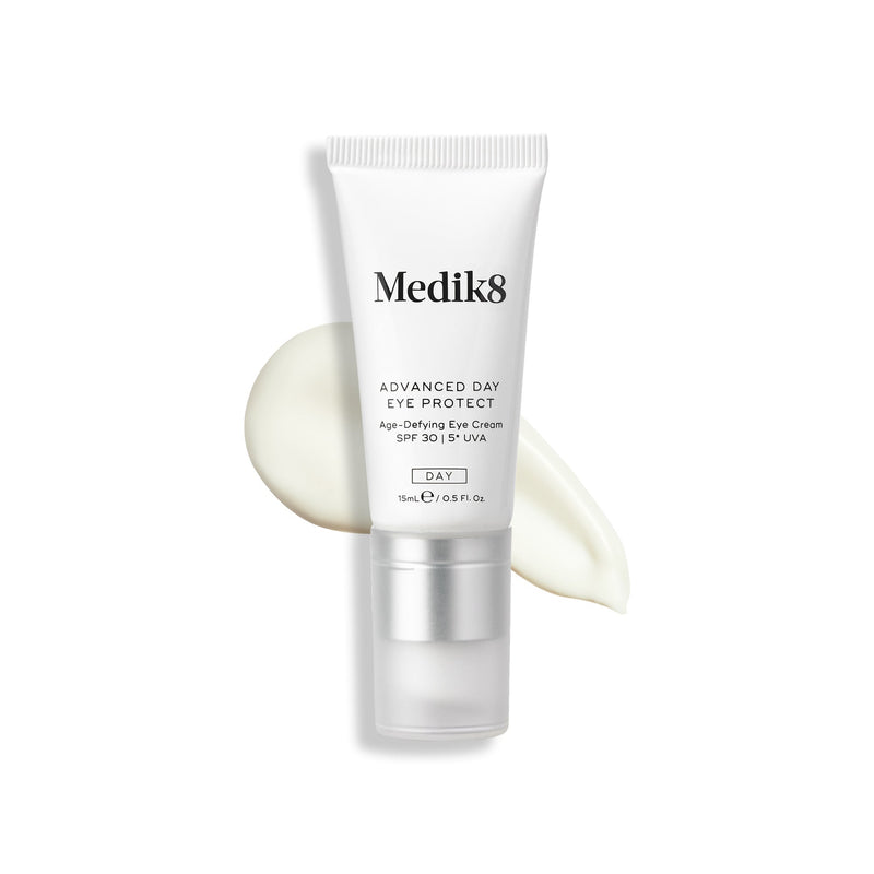 Un tubo di Medik8 Advanced Day Eye Protect con protezione SPF 30.