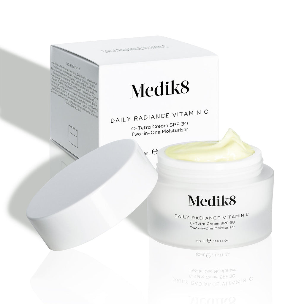 Daily Radiance Vitamin C Cream di Medik8 con confezione su sfondo bianco.